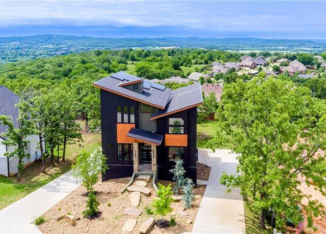 Property at 675 N Cliffside Dr, Fayetteville, AR 72701, 3 beds, 3.5 baths