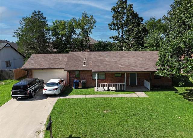 Property at 1403 W Rolling Oaks Dr, Rogers, AR 72756, 3 beds, 2 baths