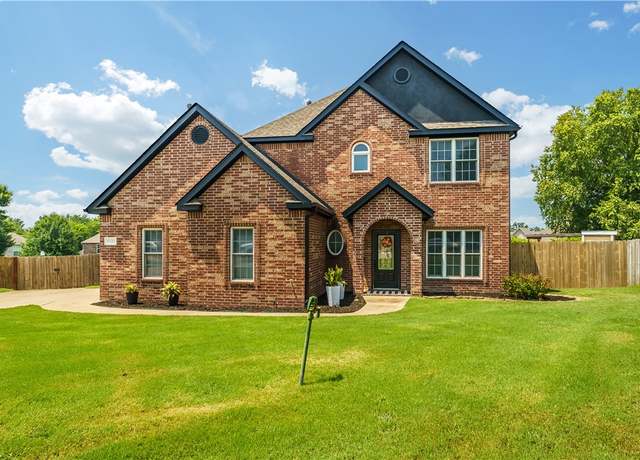 Property at 6125 Pleasant Pl, Rogers, AR 72758, 3 beds, 2.5 baths