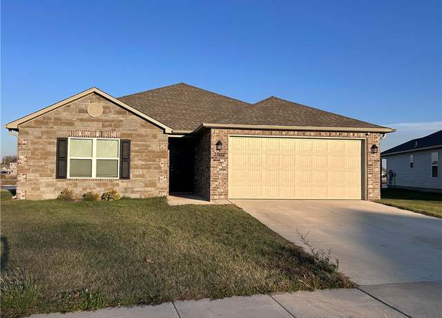 Property at 2007 Fennec St, Siloam Springs, AR 72761, 3 beds, 2 baths
