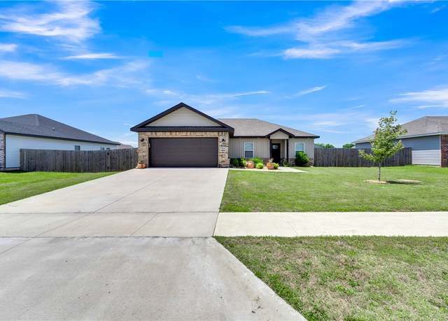 Property at 369 N Wyandotte St, Farmington, AR 72730, 3 beds, 2 baths