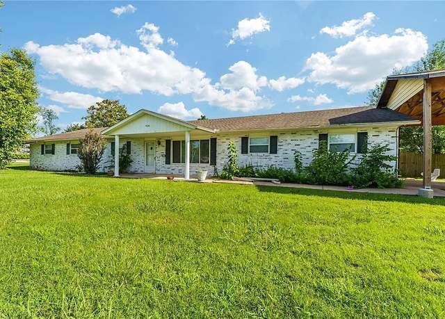 Property at 908 E New Hope Rd, Rogers, AR 72758, 5 beds, 3 baths