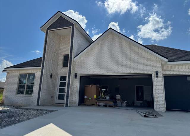 Property at 500 Apollo Dr, Centerton, AR 72719, 4 beds, 3 baths