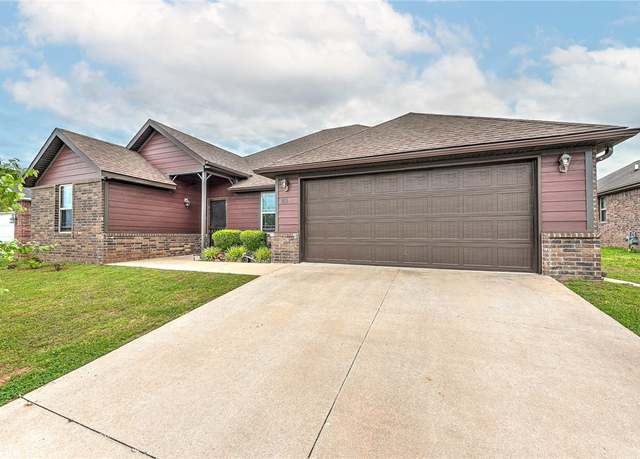 Property at 811 SW Pure Globe St, Bentonville, AR 72712, 4 beds, 2 baths