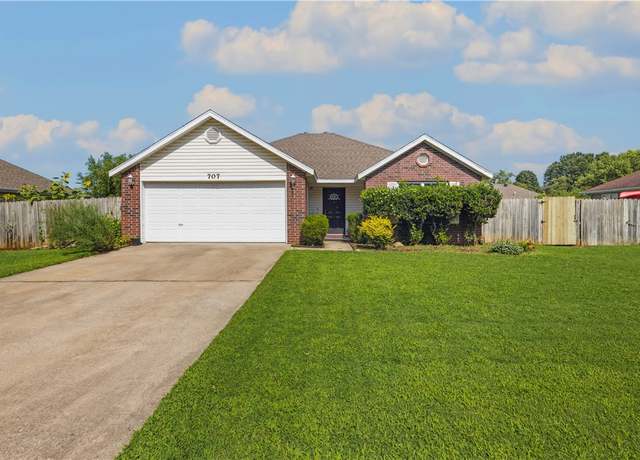 Property at 707 Crystal St, Lowell, AR 72745, 3 beds, 2 baths