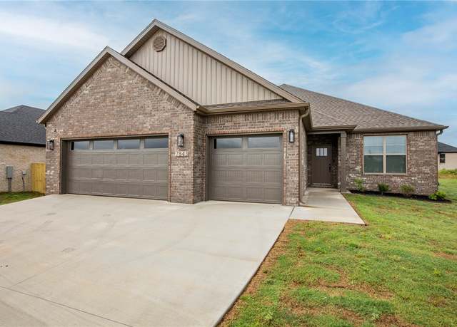 Property at 7843 Range Ave, Springdale, AR 72762, 4 beds, 2 baths