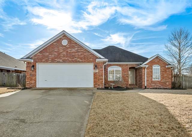 Property at 819 Hindman Dr, Prairie Grove, AR 72753, 3 beds, 2 baths