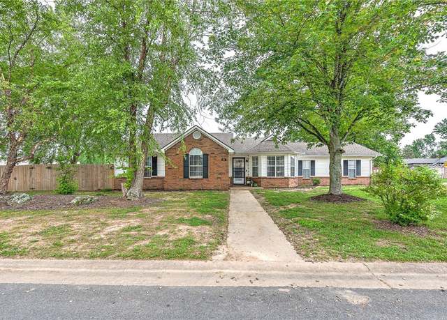 Property at 411 Ford St, Centerton, AR 72719, 3 beds, 2 baths