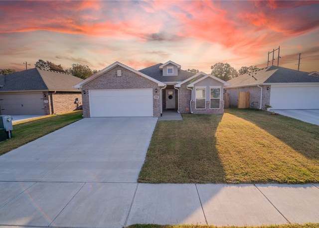 Property at 5902 NW Grant St, Bentonville, AR 72713, 3 beds, 2 baths