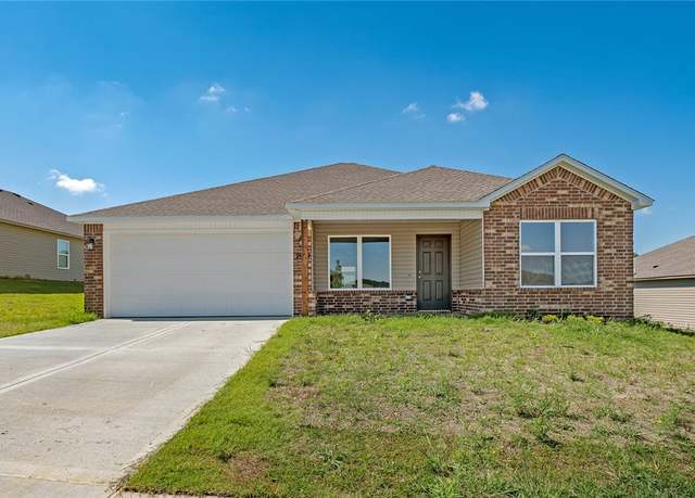Property at 2929 W Mclaren Dr, Fayetteville, AR 72704, 4 beds, 2 baths