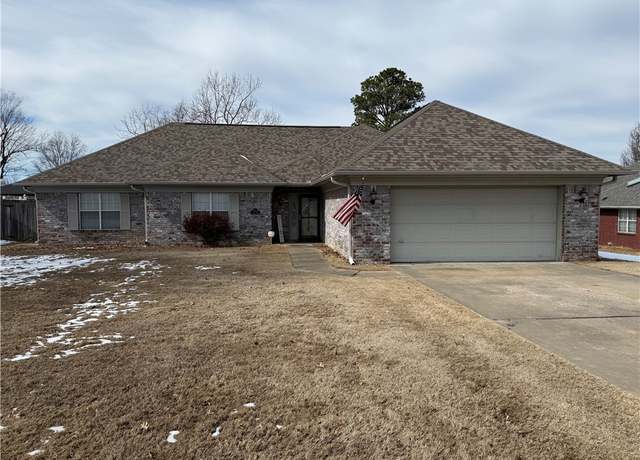 Property at 1800 Colby Cir, Springdale, AR 72764, 3 beds, 2 baths