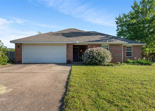 Property at 35 Spokane St, Farmington, AR 72730, 3 beds, 2 baths