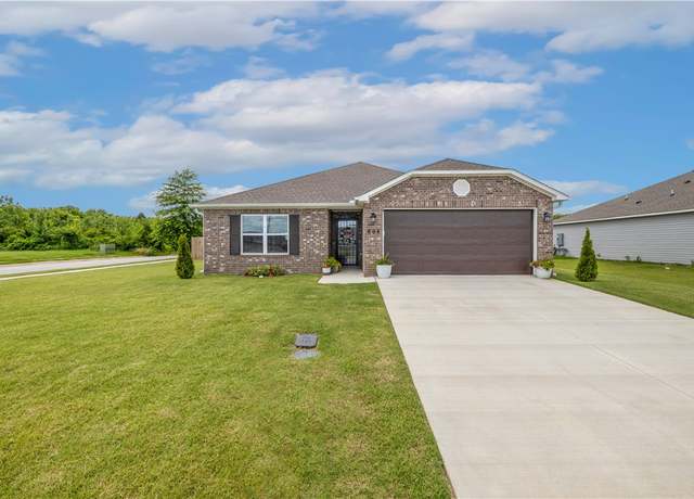 Property at 804 S Excelsior Dr, Siloam Springs, AR 72761, 3 beds, 2 baths