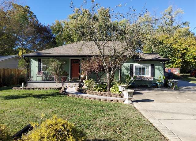 Property at 2668 E Huntsville Rd, Fayetteville, AR 72701, 2 beds, 1 bath