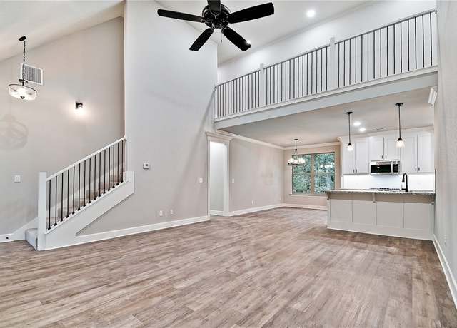 Property at 46 Pamona Dr, Bella Vista, AR 72715, 3 beds, 2.5 baths