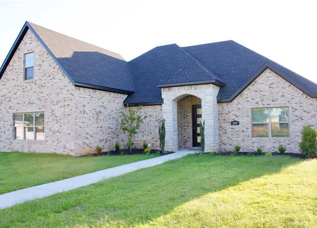 Property at 4716 W Triangle St, Fayetteville, AR 72704, 3 beds, 2.5 baths