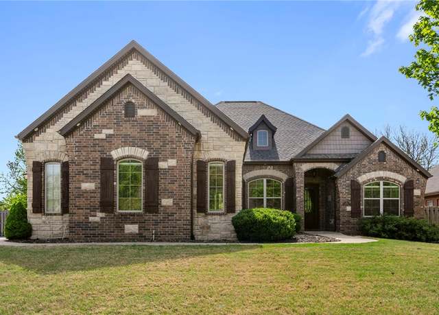 Property at 1031 Hunters Pointe, Bentonville, AR 72713, 5 beds, 3 baths