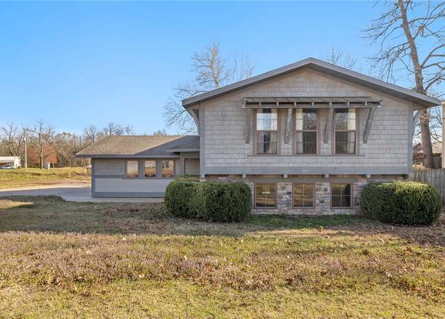 Property at 1009 Peak St, Cave Springs, AR 72718, 4 beds, 2 baths