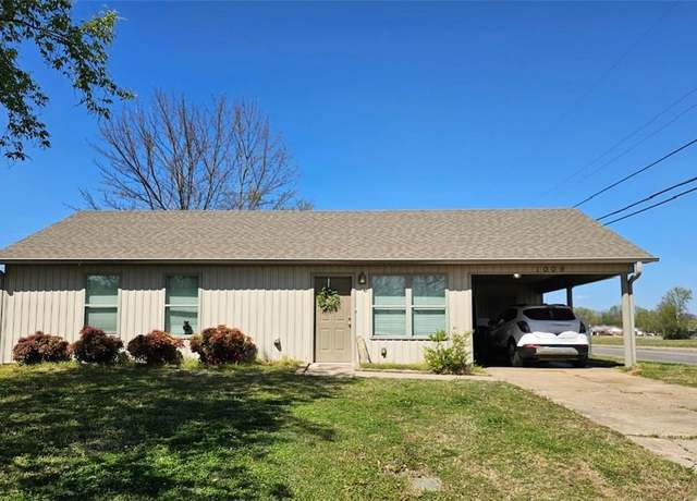 Property at 1009 E G St, Russellville, AR 72801, 3 beds, 2 baths