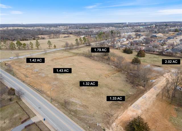 Property at 1609 N Dogwood St, Siloam Springs, AR 72761