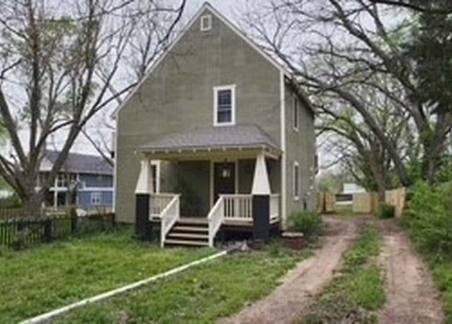 Property at 114 N Ozark St, Prairie Grove, AR 72753, 2 beds, 2 baths