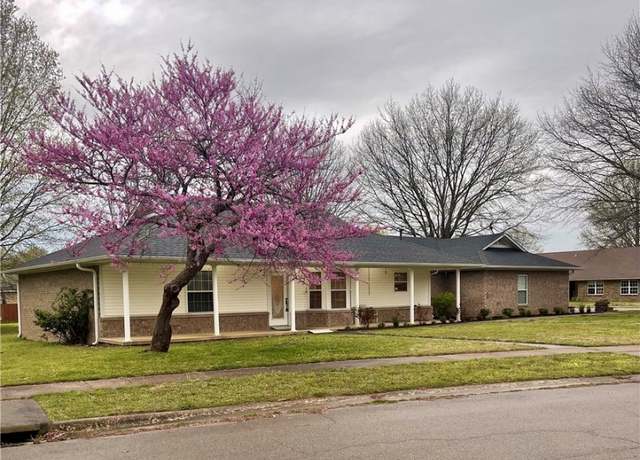 Property at 601 Westwood Ave, Prairie Grove, AR 72753, 3 beds, 2 baths