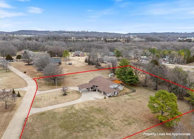 Property at 374 Riverlyn, Fayetteville, AR 72703, 4 beds, 3 baths