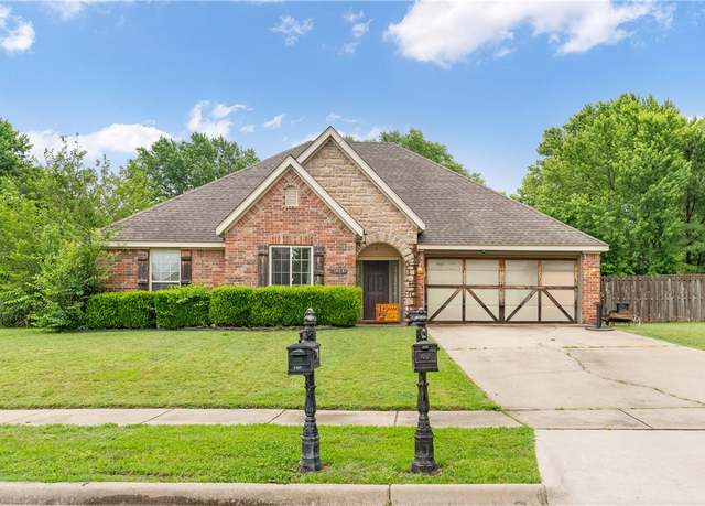 Property at 1464 N Corsica Dr, Fayetteville, AR 72704, 3 beds, 2 baths