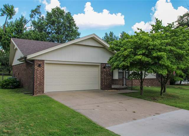 Property at 1205 S 13th St, Rogers, AR 72758, 3 beds, 2.5 baths