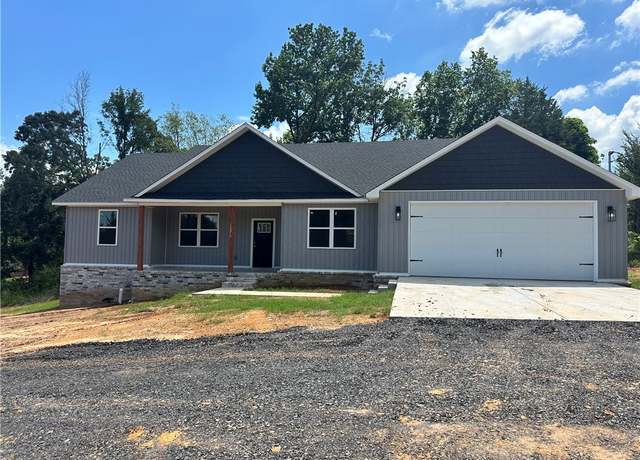 Property at 1140 E Gum, Russellville, AR 72802, 3 beds, 2.5 baths