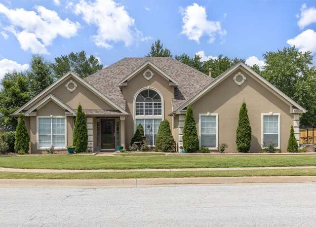 Property at 4556 W Sandingham St, Fayetteville, AR 72704, 4 beds, 2.5 baths