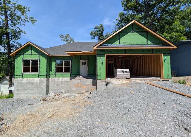 Property at 8 Wreay Ln, Bella Vista, AR 72714, 4 beds, 2 baths