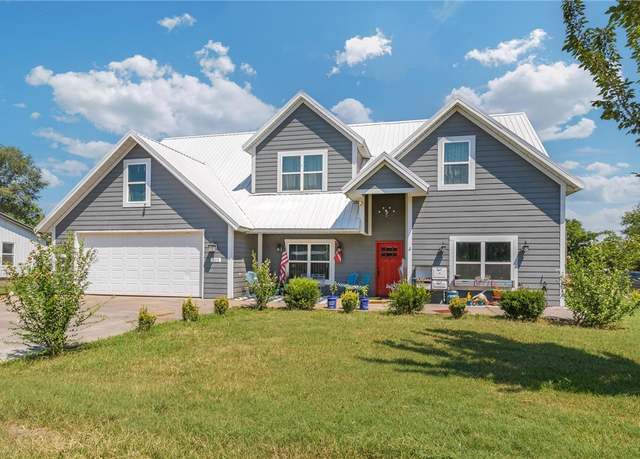 Property at 302 Fulton St, Gentry, AR 72734, 4 beds, 3.5 baths