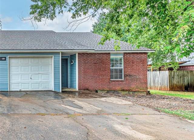 Property at 1391 N Boxley Ave, Fayetteville, AR 72704, 3 beds, 2 baths