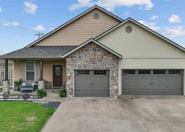 Property at 2111 Hunter Dr, Pea Ridge, AR 72751, 4 beds, 2 baths