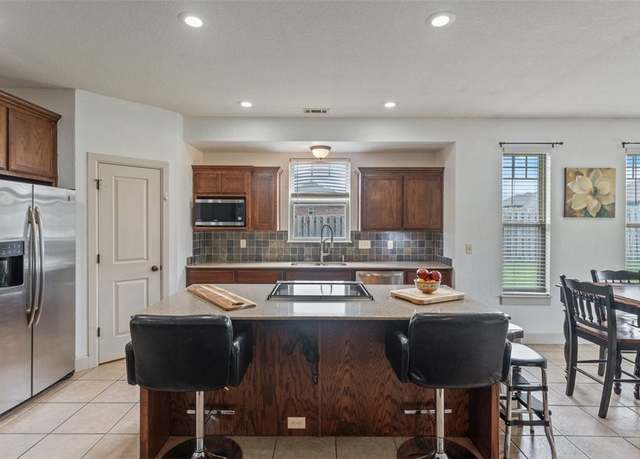 Property at 2111 Hunter Dr, Pea Ridge, AR 72751, 4 beds, 2 baths