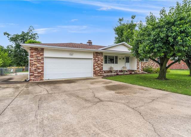 Property at 2304 S 16th St, Rogers, AR 72758, 3 beds, 2 baths
