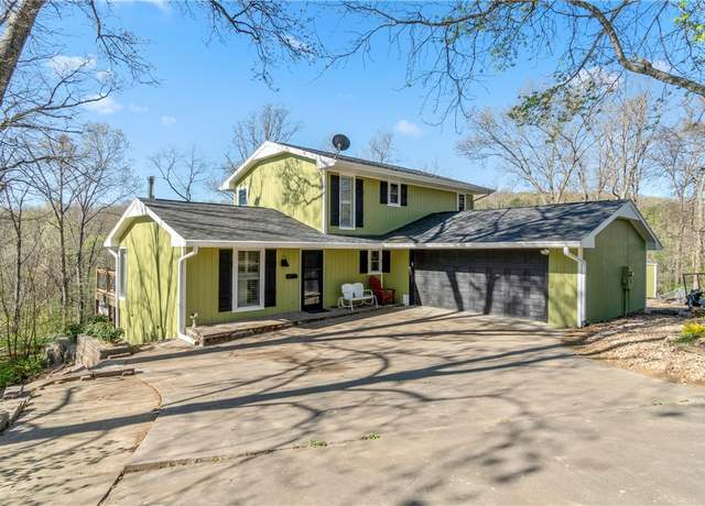 Property at 30 Strichen Dr, Bella Vista, AR 72715, 3 beds, 2 baths