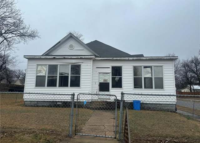 Property at 1200 N 8th St, Fort Smith, AR 72901, 3 beds, 1 bath