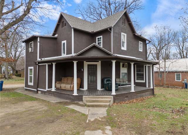 Property at 622 S Wright St, Siloam Springs, AR 72761, 7 beds, 5 baths