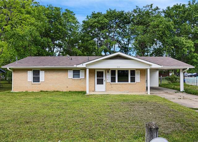 Property at 806 W 3rd St, Russellville, AR 72801, 3 beds, 1 bath