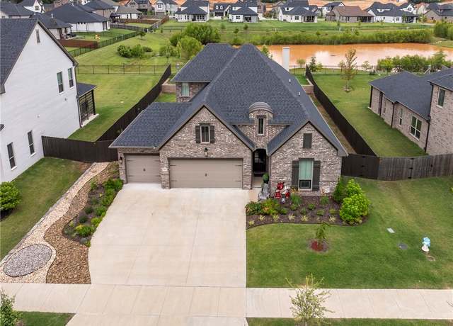 Property at 3918 W Violet St, Fayetteville, AR 72704, 3 beds, 3 baths