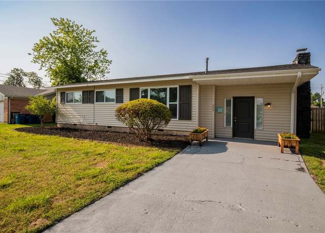 Property at 809 11th St, Bentonville, AR 72712, 3 beds, 2 baths