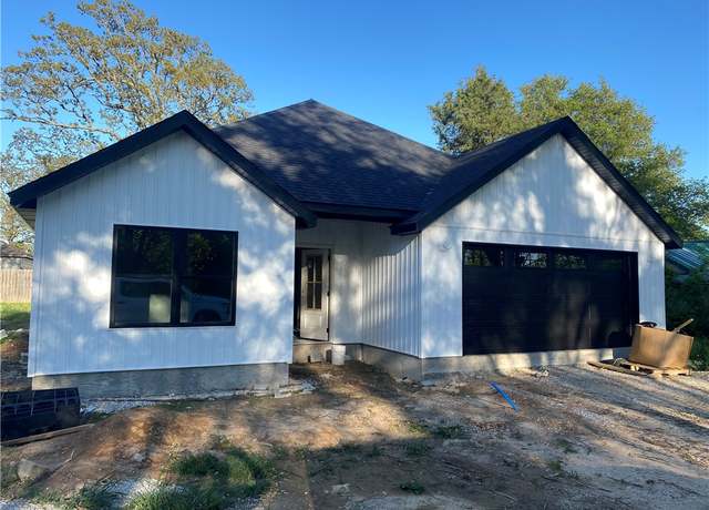 Property at 28790 Stapleton St, Seligman, MO 65745, 3 beds, 2 baths