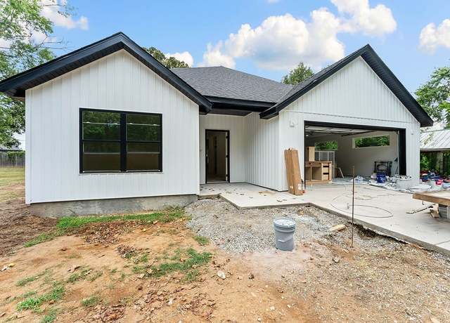 Property at 28790 Stapleton St, Seligman, MO 65745, 3 beds, 2 baths