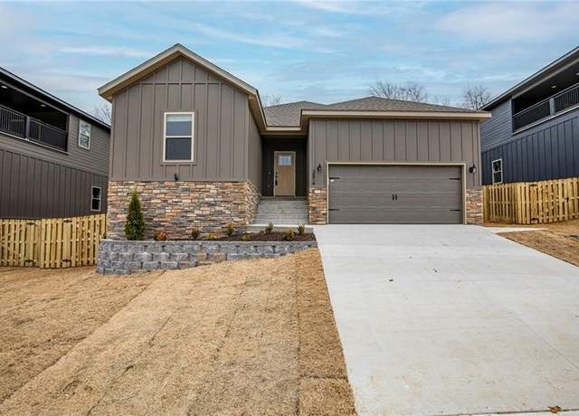 Property at 2616 Justin Dr, Fayetteville, AR 72704, 4 beds, 3 baths