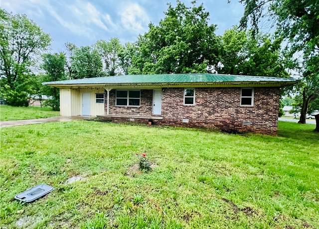 Property at 501 St George Ave, Berryville, AR 72616, 3 beds, 1 bath