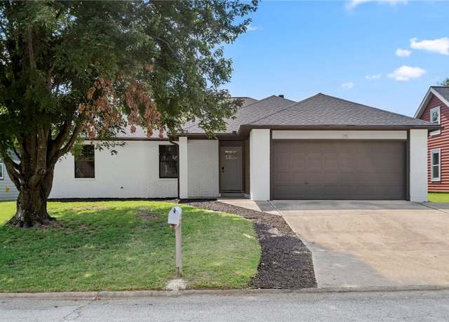 Property at 215 Winesap Ln, Bentonville, AR 72712, 3 beds, 2 baths