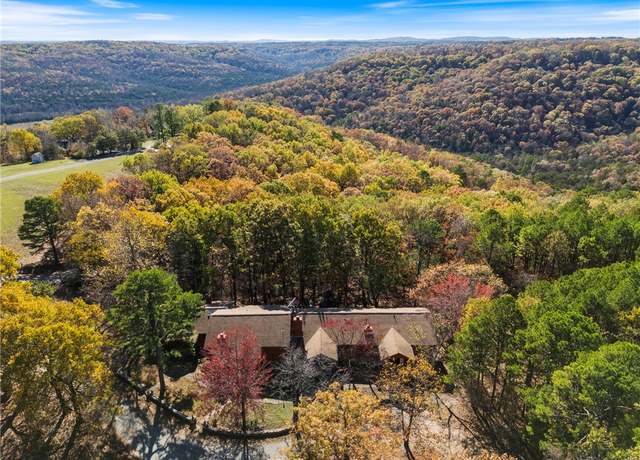 Property at 188 Hummingbird Ln, Eureka Springs, AR 72632, 3 beds, 2 baths