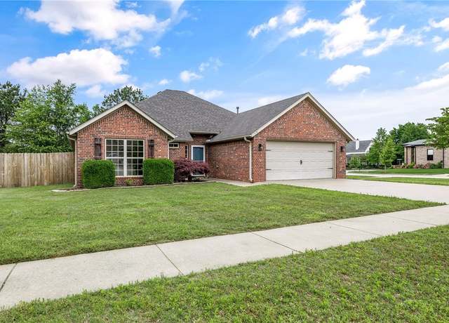 Property at 1697 N Oakhaven Pl, Fayetteville, AR 72704, 3 beds, 2 baths